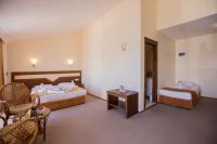 Postel nebo postele na pokoji v ubytování Valeri Beach Hotel