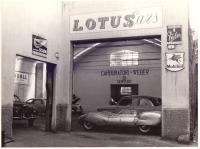 a car is parked inside of a garage at OFFICINA TESINI Guest Rooms Verona in Verona