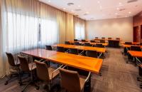 Zona business o sala de conferencias en B&B HOTEL Elche
