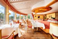 Hotel Kronelamm im Schwarzwald 레스토랑 또는 맛집