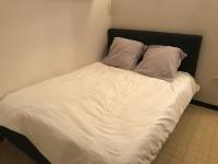 a bed with white sheets and pillows in a room at Studio 2 pers en vieille ville parking gratuit - by La Source d&#39;OrFée in Boulogne-sur-Mer