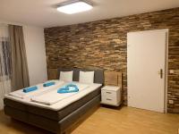 Posteľ alebo postele v izbe v ubytovaní Enns Sleep Gasthaus Backhendlstation