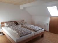 A bed or beds in a room at Ferienwohnung Gmeiner