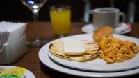 ホテルの敷地内または近くでの食事または食べ物