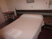 A bed or beds in a room at Hostal Esmeralda