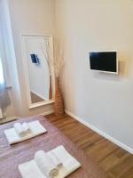 Televízia a/alebo spoločenská miestnosť v ubytovaní Bixio Suites