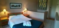 A bed or beds in a room at Lakonia Bay Apartments