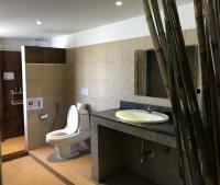 Ein Badezimmer in der Unterkunft Samui Beach Residence Hotel