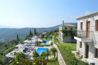Bazén v ubytovaní Villas Panorama Apolpaina Lefkas alebo v jeho blízkosti