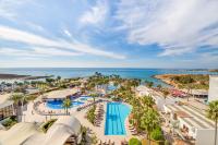 Adams Beach Hotel & Spaの敷地内または近くにあるプール