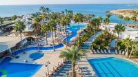 Adams Beach Hotel & Spaの敷地内または近くにあるプール