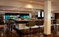 Adams Beach Hotel & Spaにあるレストランまたは飲食店