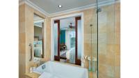 Ein Badezimmer in der Unterkunft Cheeca Lodge &amp; Spa