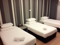 Postel nebo postele na pokoji v ubytování Paragon Inn