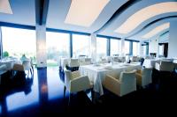 Reštaurácia alebo iné gastronomické zariadenie v ubytovaní Hotel & Winery Señorío de Nevada