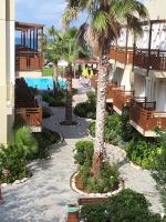 Bazén v ubytování Ilian Beach & Apartments nebo v jeho okolí