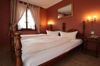 Postel nebo postele na pokoji v ubytování Schwarzwaldhotel Stollen