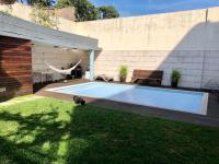 Bazén v ubytování Annex bedroom-Oporto Garden nebo v jeho okolí