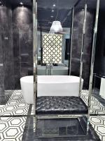 Kúpeľňa v ubytovaní MONDRIAN Luxury Suites & Apartments Market Square I