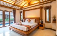 Postel nebo postele na pokoji v ubytování Lanta Miami Resort - SHA Extra Plus