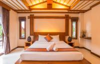 Postel nebo postele na pokoji v ubytování Lanta Miami Resort - SHA Extra Plus