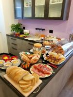 Jedlo v ubytovaní bed & breakfast alebo blízkom okolí