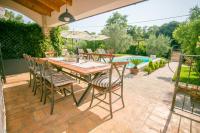 Vonkajšia záhrada v ubytovaní Comfortable Villa Marinela with Pool and Garden