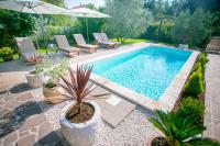 Bazén v ubytovaní Comfortable Villa Marinela with Pool and Garden alebo v jeho blízkosti