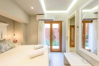 Postel nebo postele na pokoji v ubytování Candia Suites & Rooms