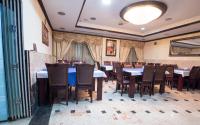 Restaurace v ubytování Al Jazeerah Hotel
