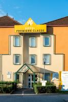 a hotel with a sign that reads hotel perimeter glass at Premiere Classe Annecy Nord - Epagny in Épagny