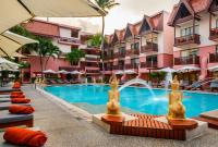 Bazén v ubytování Seaview Patong Hotel - SHA Plus nebo v jeho okolí