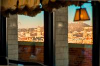 利沃夫Citadel Inn Gastro Boutique Hotel - Готель Цитадель Львів的从窗户看到的城市景色