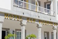 A balcony or terrace at Duerming San Vicente Hotel