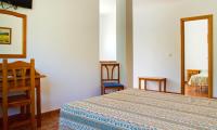 A bed or beds in a room at Duerming San Vicente Hotel
