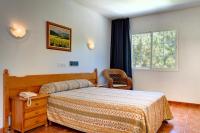 A bed or beds in a room at Duerming San Vicente Hotel