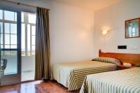 A bed or beds in a room at Duerming San Vicente Hotel