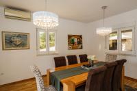 Posedenie v ubytovaní Sun-kissed luxury Mediterranean villa