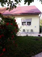 Vonkajšia záhrada v ubytovaní Gospic Riverside Apartment