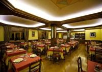 Reštaurácia alebo iné gastronomické zariadenie v ubytovaní Hotel Beau Sejour Pré-Saint-Didier
