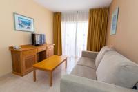 Televízia a/alebo spoločenská miestnosť v ubytovaní Villa De Adeje Beach