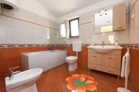 Koupelna v ubytování Villa Kmacici 376
