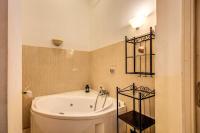 Koupelna v ubytování GuestHouse o Affittacamere Magenta Baylon Suite