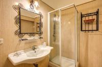 Koupelna v ubytování GuestHouse o Affittacamere Magenta Baylon Suite