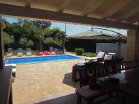 Bazén v ubytovaní Holiday Home Villa Ivan alebo v jeho blízkosti
