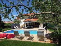 Bazén v ubytovaní Holiday Home Villa Ivan alebo v jeho blízkosti