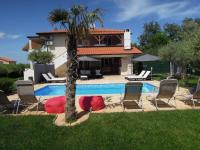Bazén v ubytovaní Holiday Home Villa Ivan alebo v jeho blízkosti