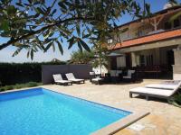 Bazén v ubytovaní Holiday Home Villa Ivan alebo v jeho blízkosti
