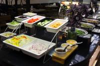 インの敷地内または近くでの食事または食べ物