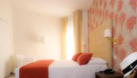 A bed or beds in a room at Hotel Atlantico